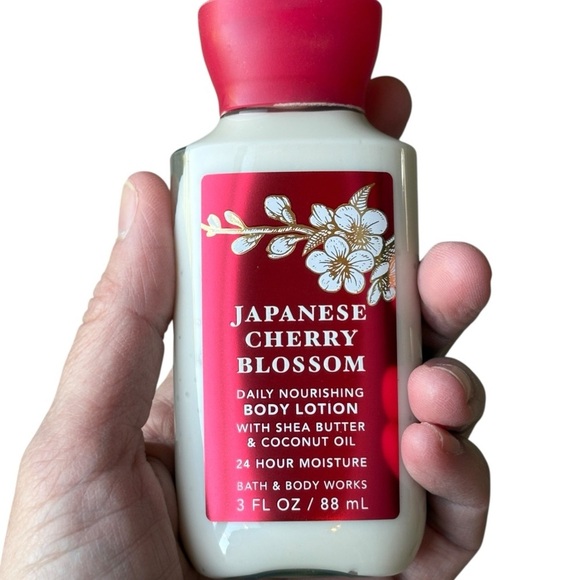 Bath & Body Works Japanese Cherry Blossom Body Lotion 3 oz - Picture 1 of 4